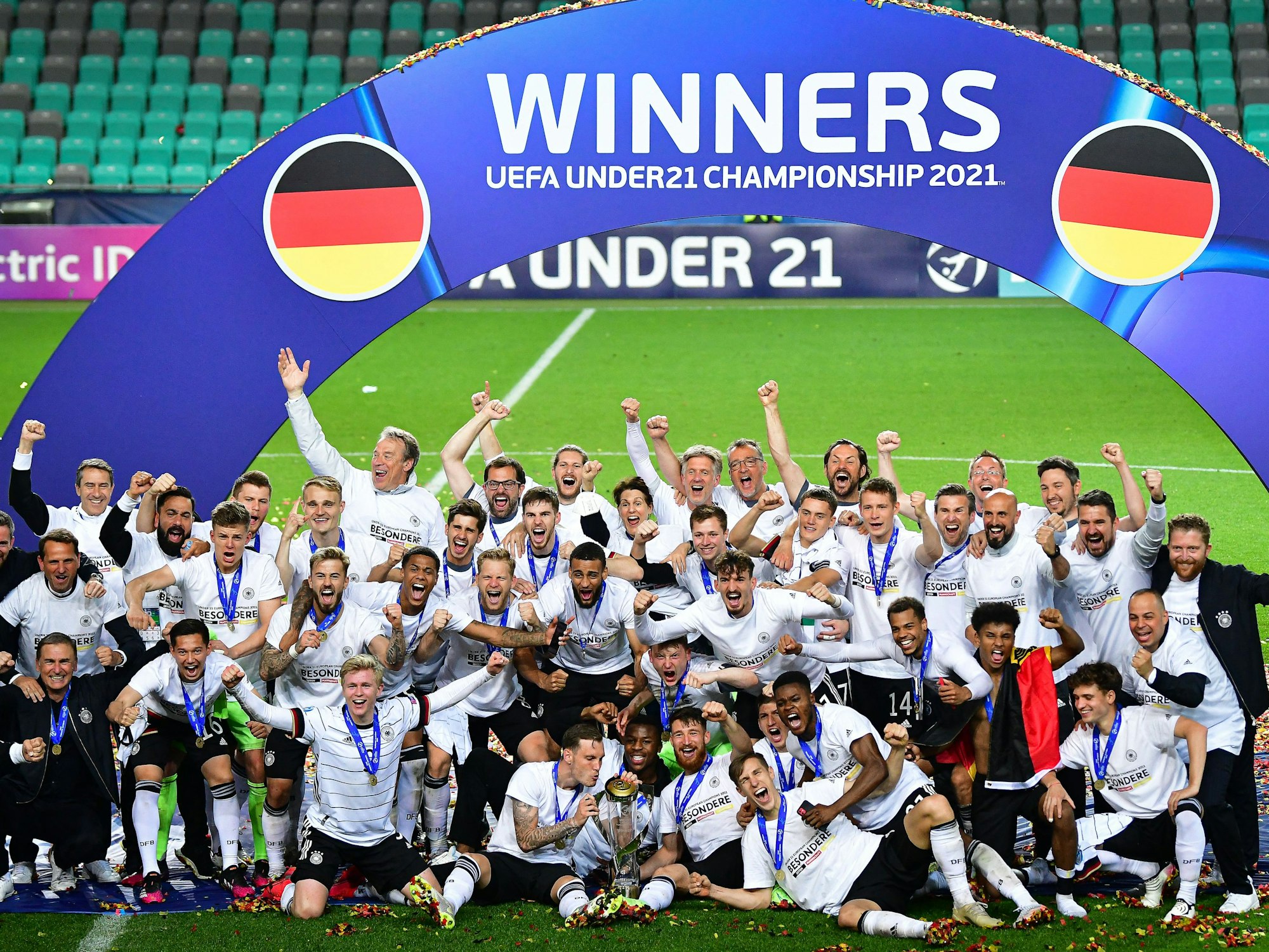 Deutschlands U21 bejubelt frenetisch den Sieg bei der EM in Slowenien und Ungarn.