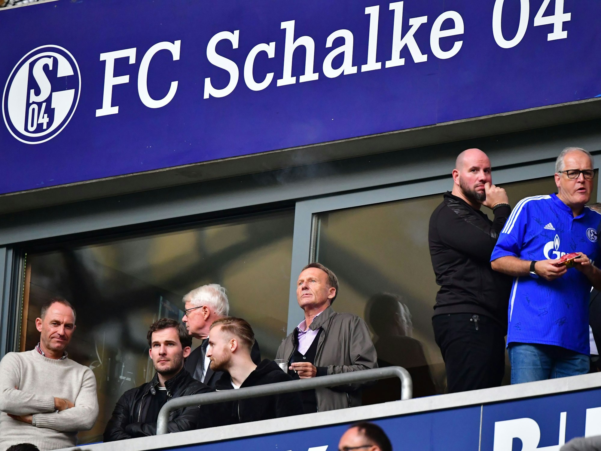BVB-Geschäftsführer Hans-Joachim Watzkein der Veltins Arena in Gelsenkirchen beim Spiel gegen den FC Schalke 04.