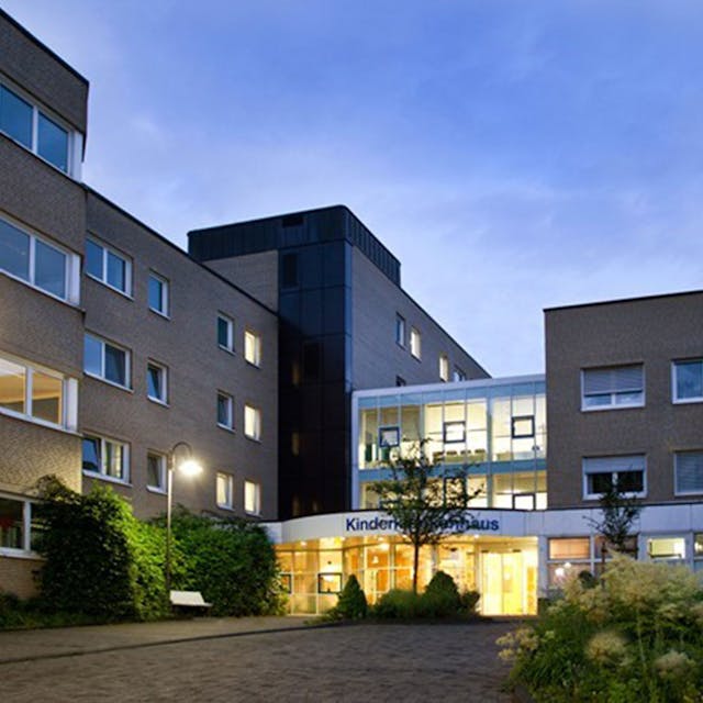 Eingang des Kinderkrankenhauses Amsterdamer Straße in Köln