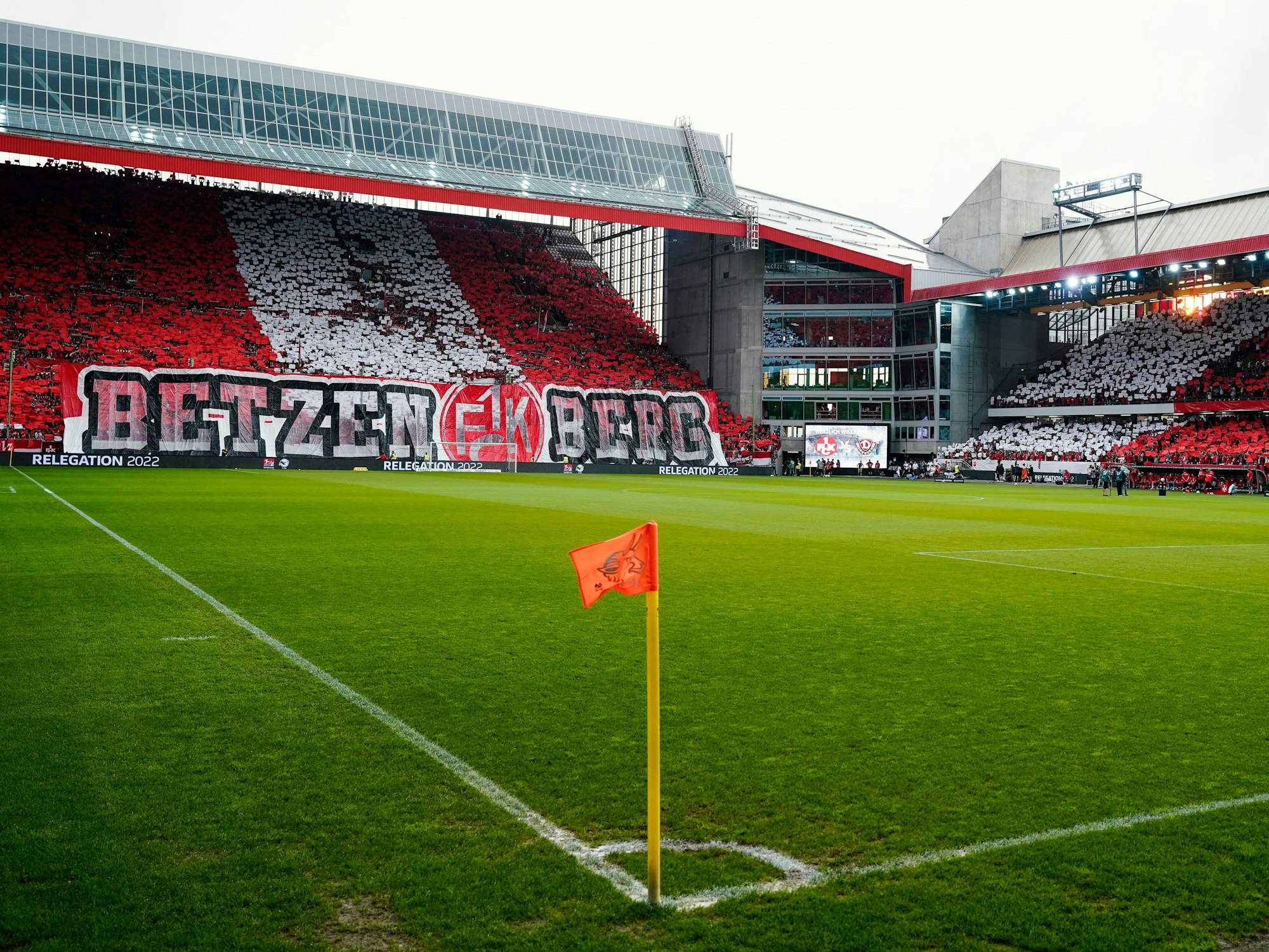 Relegation-Hinspiel zwischen dem 1. FC Kaiserslautern und Dynamo Dresden im Fritz-Walter-Stadion auf dem Betzenberg.