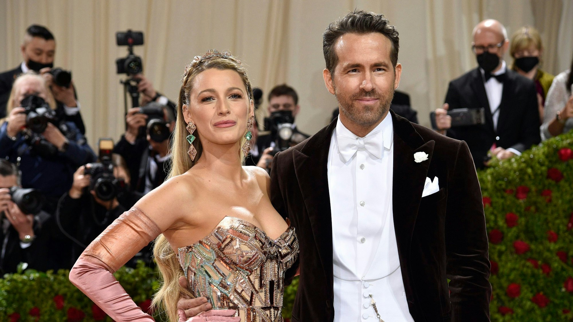 Ryan Reynolds (r) und Blake Lively kommen zur Benefizgala des Costume Institute des Metropolitan Museum of Art.