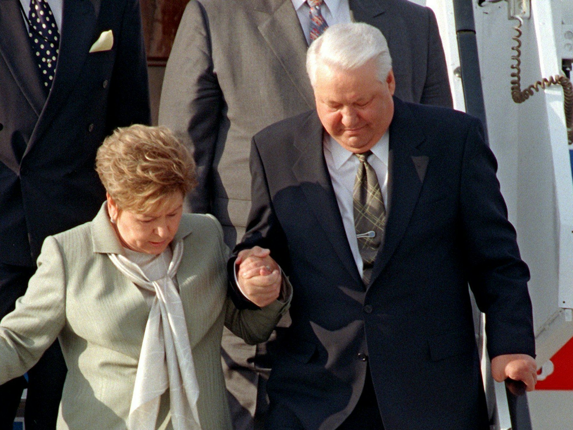 Boris Jelzin und Frau Naina am Flughafen Köln/Bonn