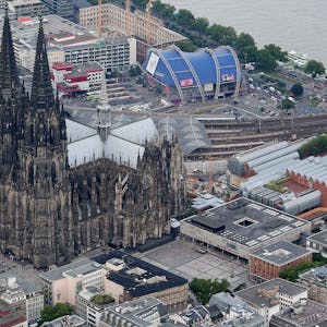 Luftaufnahme des Kölner Doms und der umliegenden Gebäude (Archivbild)