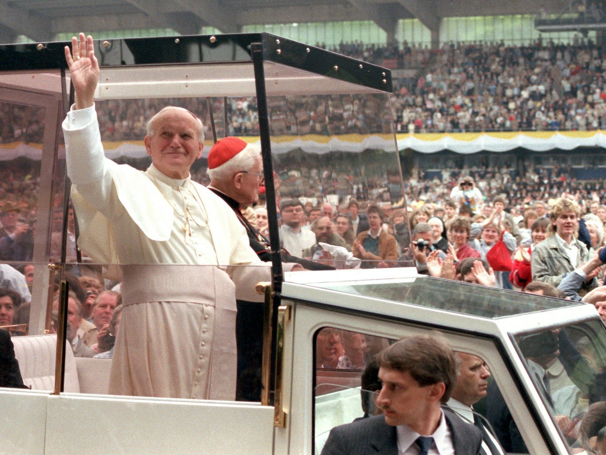 Papst Johannes Paul II. im Müngersdorfer Stadion