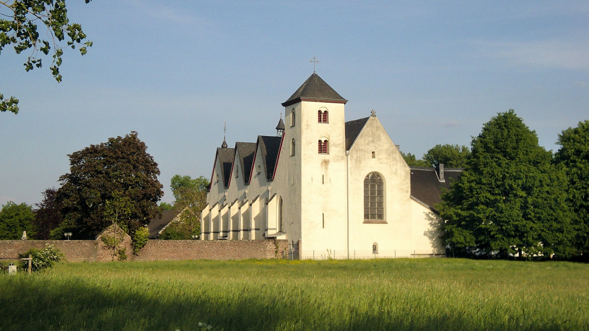 Nikolauskirche in Dünnwald aus dem Buch Radeln für die Seele