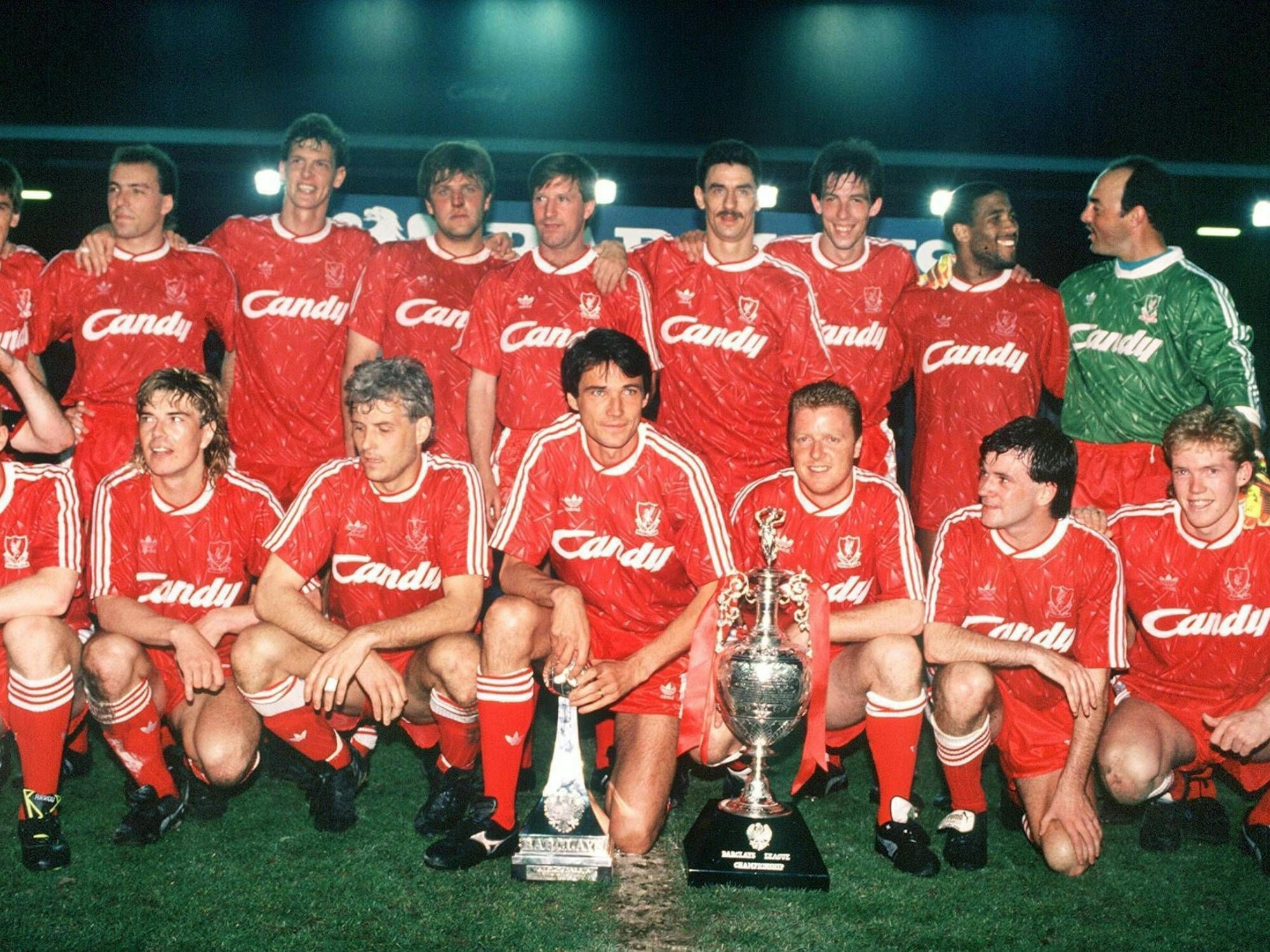 Der FC Liverpool feiert 1990 die Meisterschaft.