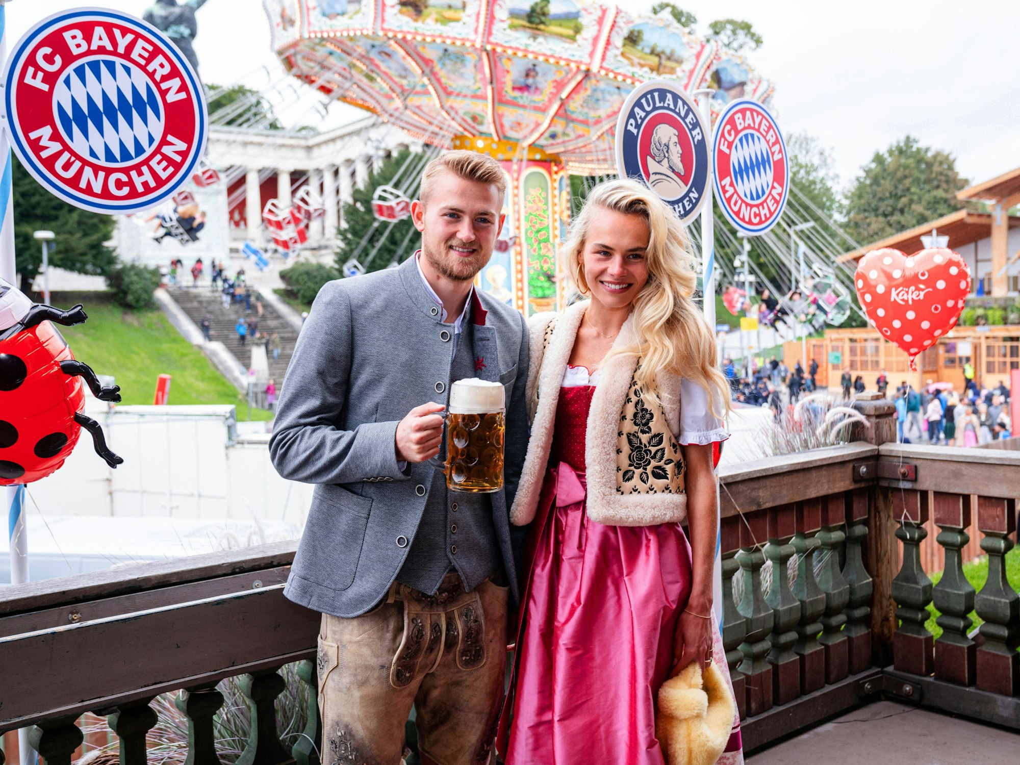 Matthijs de Ligt und seine Partnerin Annekee Molenaar besuchen das Oktoberfest in München.