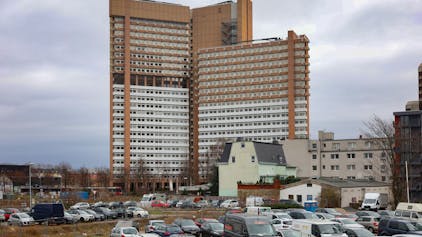 Zu sehen ist das Justizzentrum Köln in der Luxemburger Straße 101.
