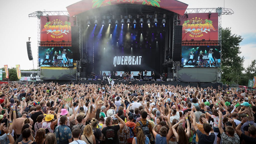 Summerjam Festival: 
Blick auf die Bühne von Querbeat.