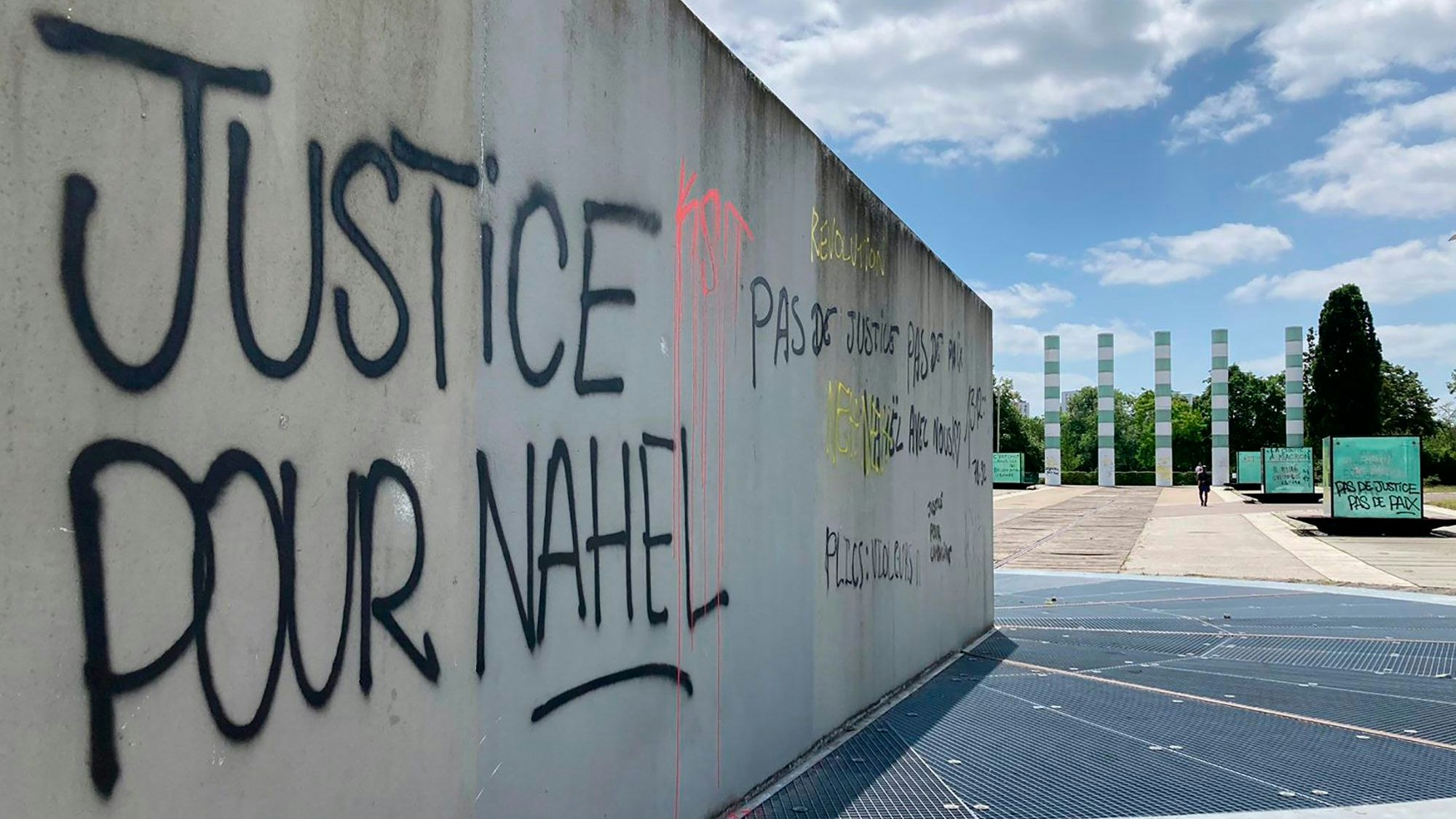 Ein Graffiti mit der Aufschrift „Gerechtigkeit für Nahel“ wurde auf eine Wand gesprüht.dpa