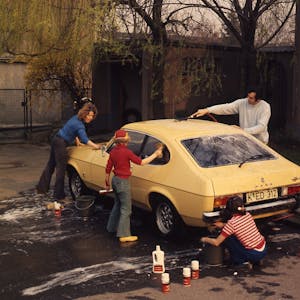 In der zweiten Capri-Generation tauscht Ford den kurzen Kofferraumdeckel gegen eine veritable Heckklappe. Der Capri wird also praktischer, schön und sportlich bleibt er natürlich trotzdem. 1974 bis 1986 in Köln produziert.