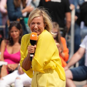 ZDF-Moderatorin Andrea Kiewel verzieht das Gesicht.