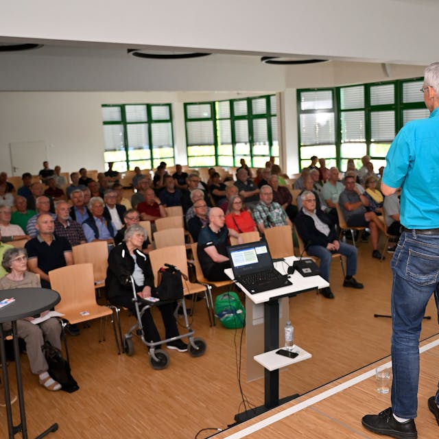 Bürgerhaus Overath, Veranstaltung "Wärmepumpe" der Bürgerstiftung Umwelt und Klimaschutz mit Referent Dr. Peter Klafka.