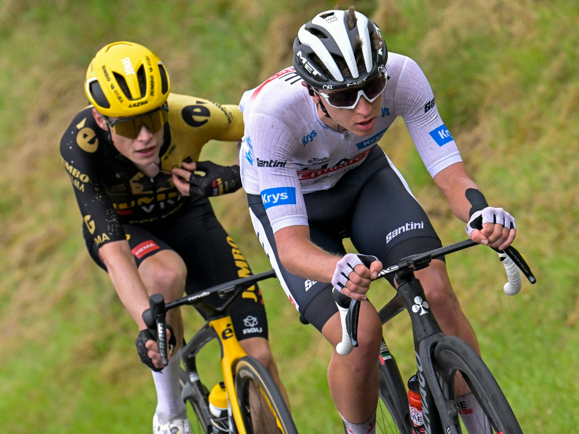 Top-Favoriten in Aktion bei der Tour de France: Jonas Vingegaard und Tadej Pogacar.