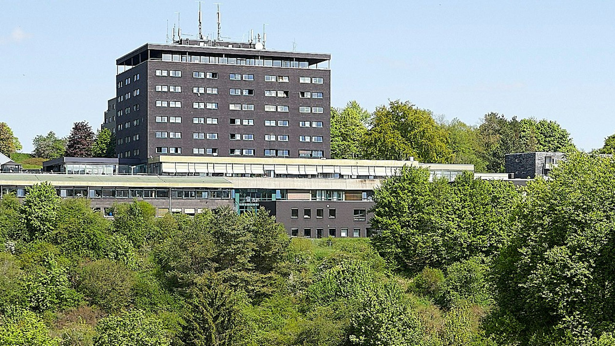 Das Foto zeigt die ehemalige Eifelhöhen-Klinik in Marmagen.