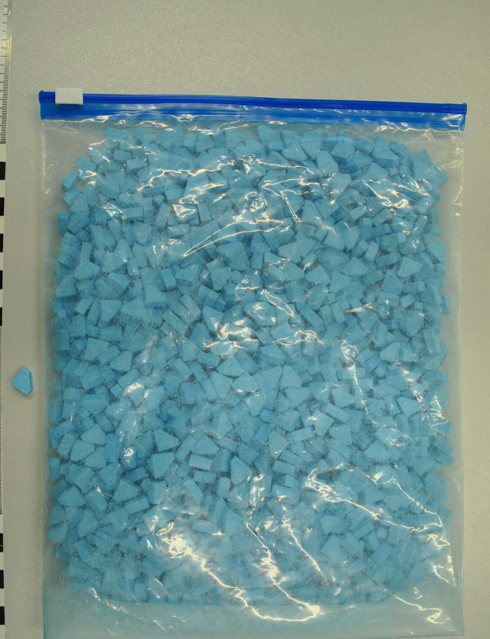 Drogenfund der Polizei Kreis Wesel: Rund 1200 Ecastasy-Tabletten „Blue Punisher“ wurden sichergestellt.