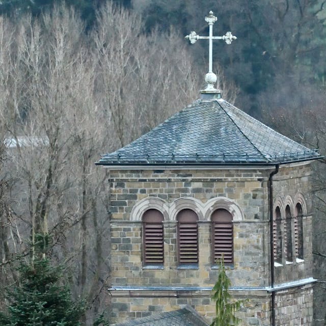 Das Foto zeigt den Kirchturm in Klaswipper.