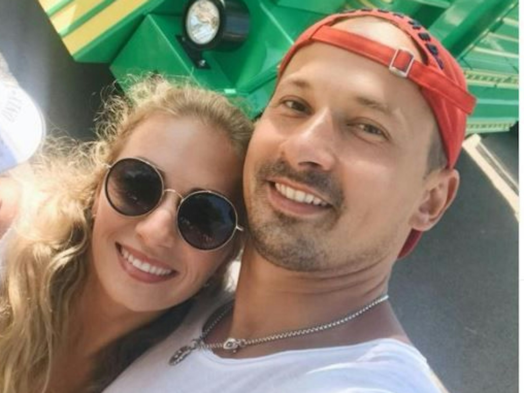 Das Selfie zeigt die Let's Dance-Stars Regina (m.) und Sergiu Luca (r.) mit ihrem gemeinsamen Sohn Lenn (l.). Regina Luca hat das Selfie am 13. Mai 2021 auf Instagram veröffentlicht.
