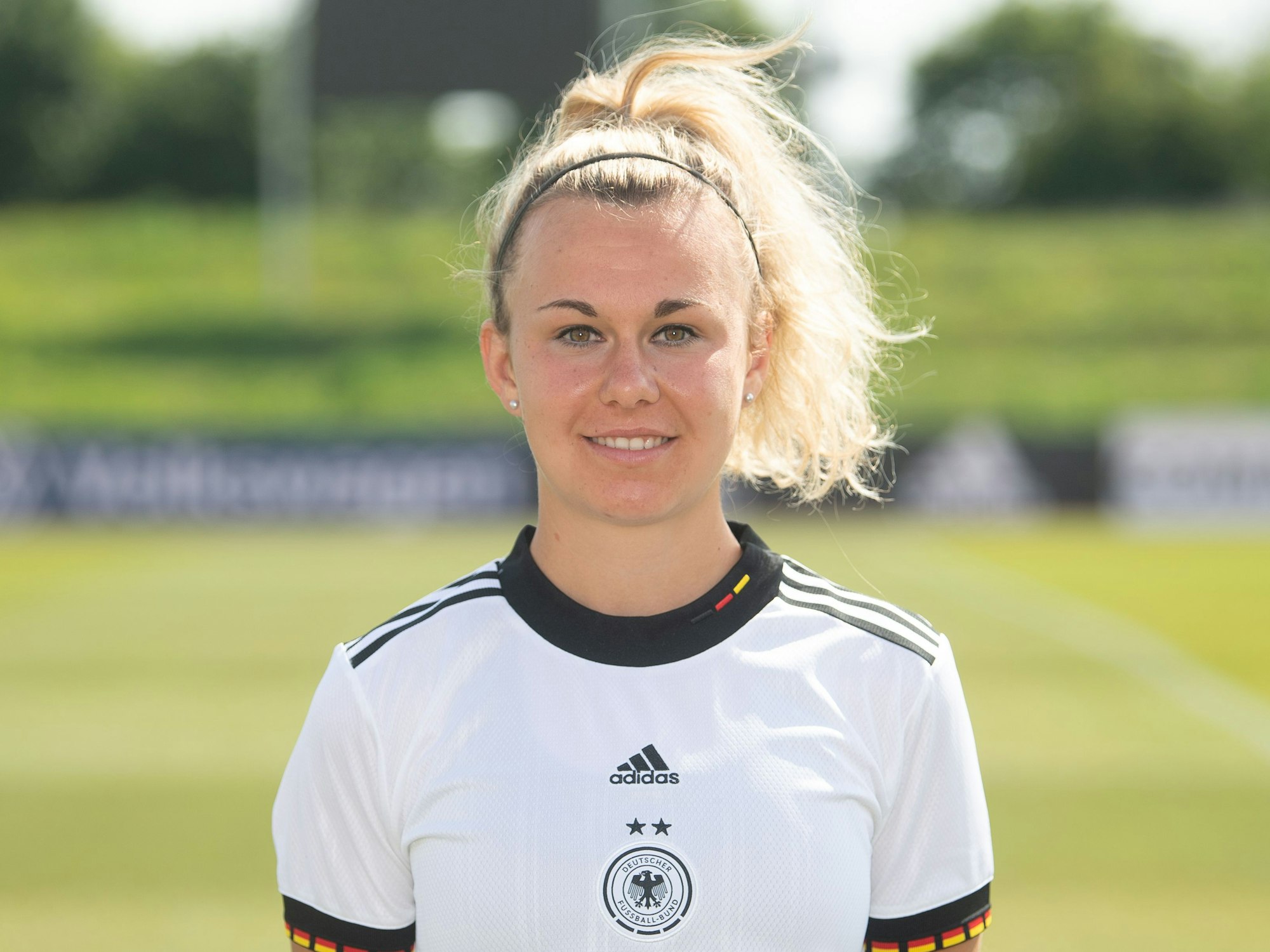 Lena Lattwein bei einem Fototermin der deutschen Frauen-Nationalmannschaft.