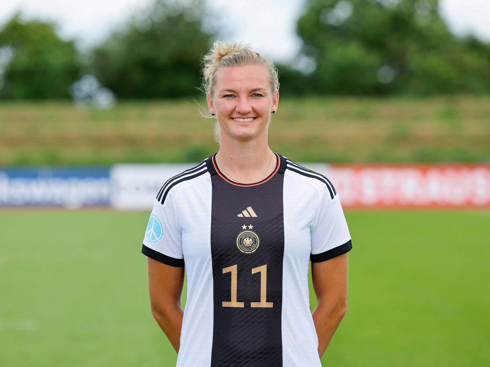StürmerinAlexandra Popp bei einem Fototermin der deutschen Frauen-Nationalmannschaft.