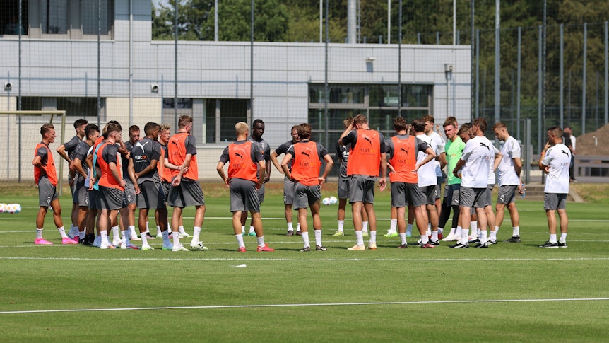 Das Team von Borussia Mönchengladbach ist am Sonntag (9. Juli 2023) in die Sommer-Vorbereitung unter dem neuen Trainer Gerardo Seoane gestartet. Das Foto zeigt eine Impression der ersten gemeinsamen Einheit im Borussia-Park.