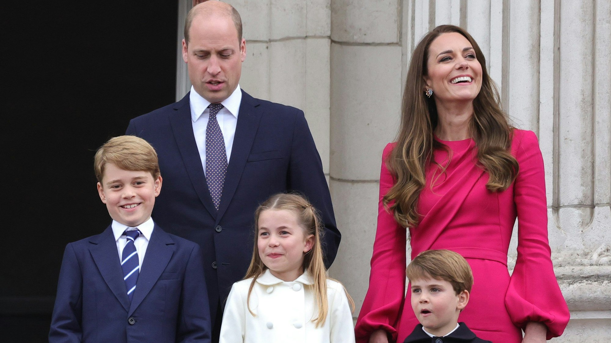 Prinz George (l-r), Prinz William, Herzog von Cambridge, Prinzessin Charlotte, Prinz Louis und Kate, Herzogin von Cambridge.