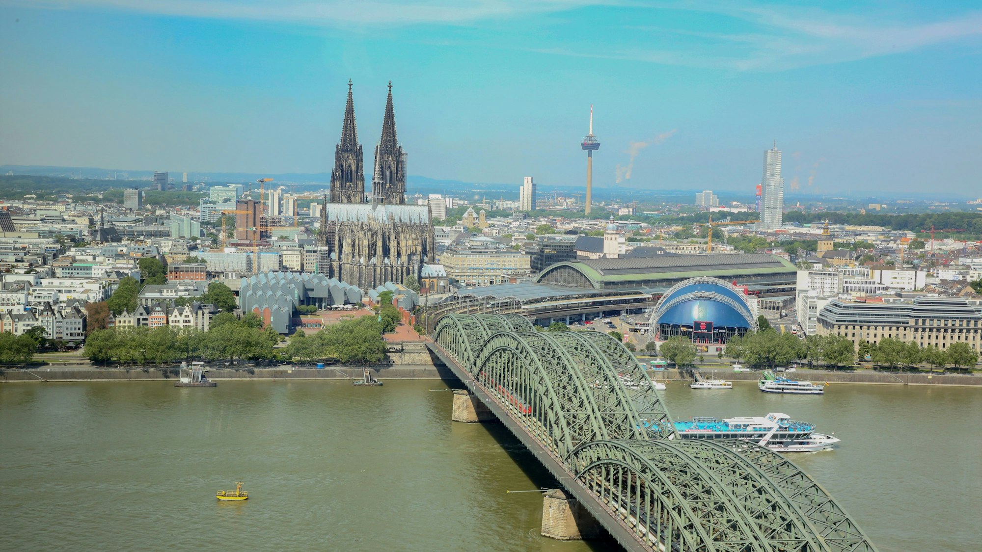 Kölner Dom und Hohenzollernbrücke von oben