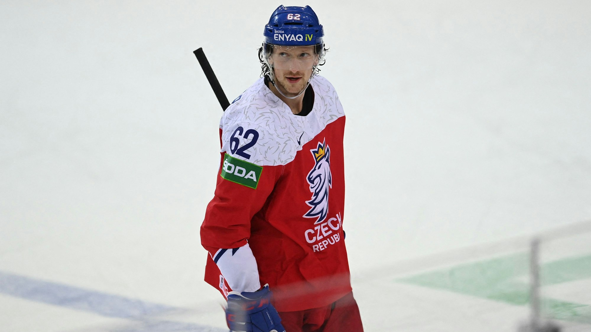 Andrej Sustr steht bei der Eishockey-WM im Tschechien-Trikot auf dem Eis.