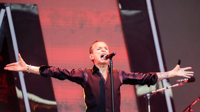 07.07.2023, Berlin: Frontmann Dave Gahan von Depeche Mode tritt im Olympiastadion Berlin auf. Foto: Christoph Soeder/dpa +++ dpa-Bildfunk +++