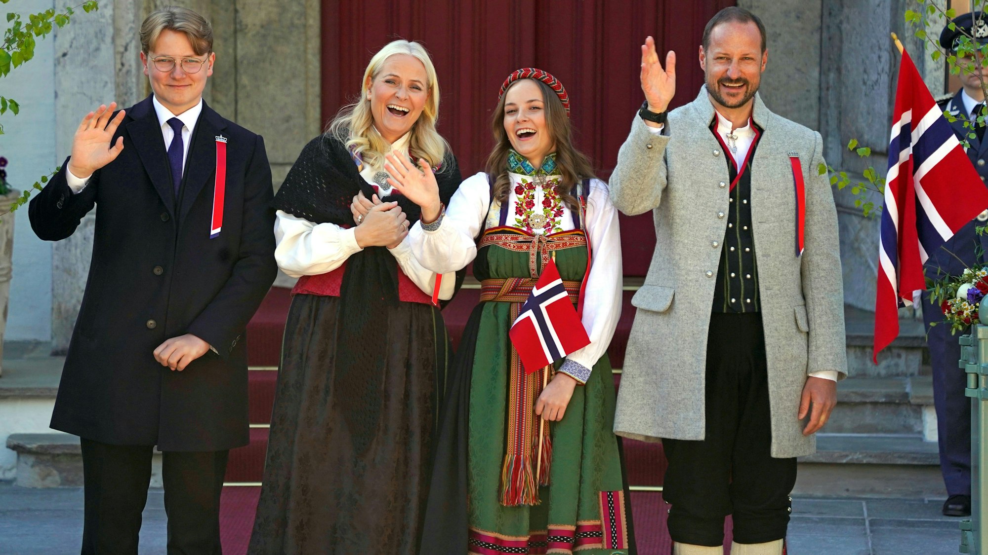 Prinz Sverre Magnus (l-r) von Norwegen, Kronprinzessin Mette-Marit von Norwegen, Prinzessin Ingrid Alexandra von Norwegen und Kronprinz Haakon von Norwegen
