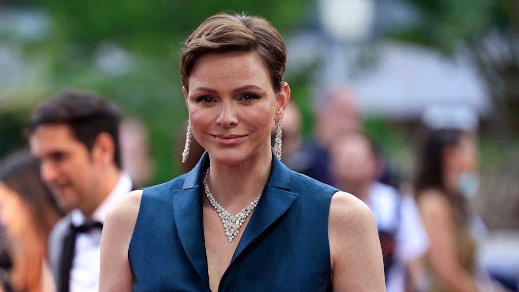 Fürstin Charlène von Monaco lächelt bei den&nbsp;„Golden Nymph Awards“ im Juni 2023 in Monte Carlo.