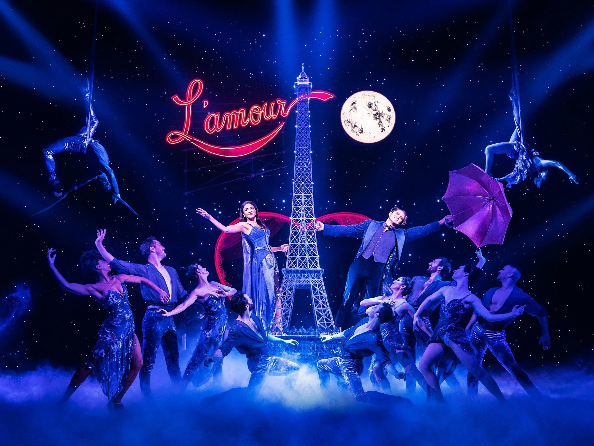 Liebe, das zentrale Thema von „Moulin Rouge“, wird stets besungen, aber auch illuminiert