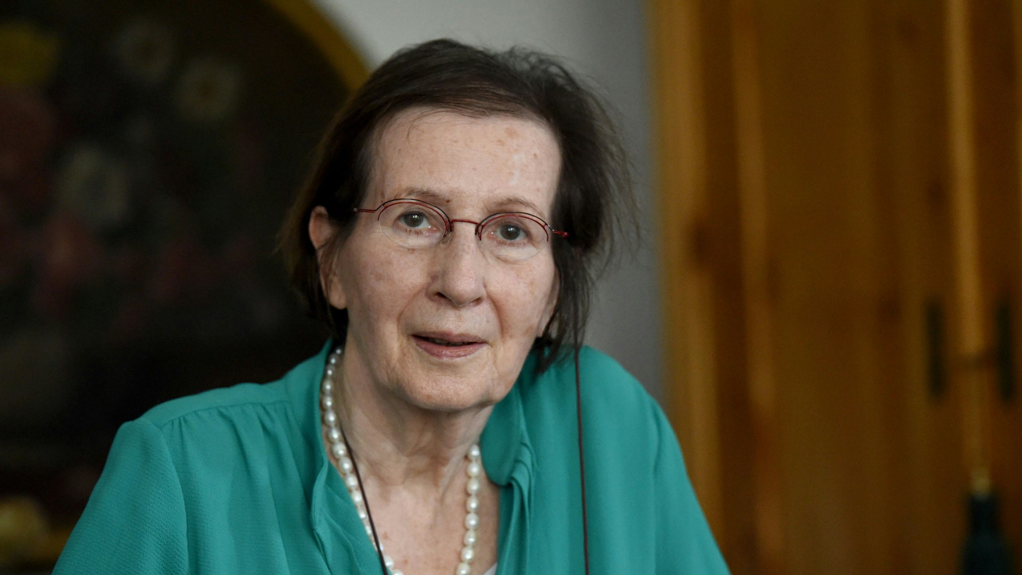 Die ehemalige schleswig-holsteinische Ministerpräsidentin Heide Simonis in ihrer Wohnung in Kiel. Simonis ist am 12. Juli im Alter von 80 Jahren gestorben. (Archivbild)