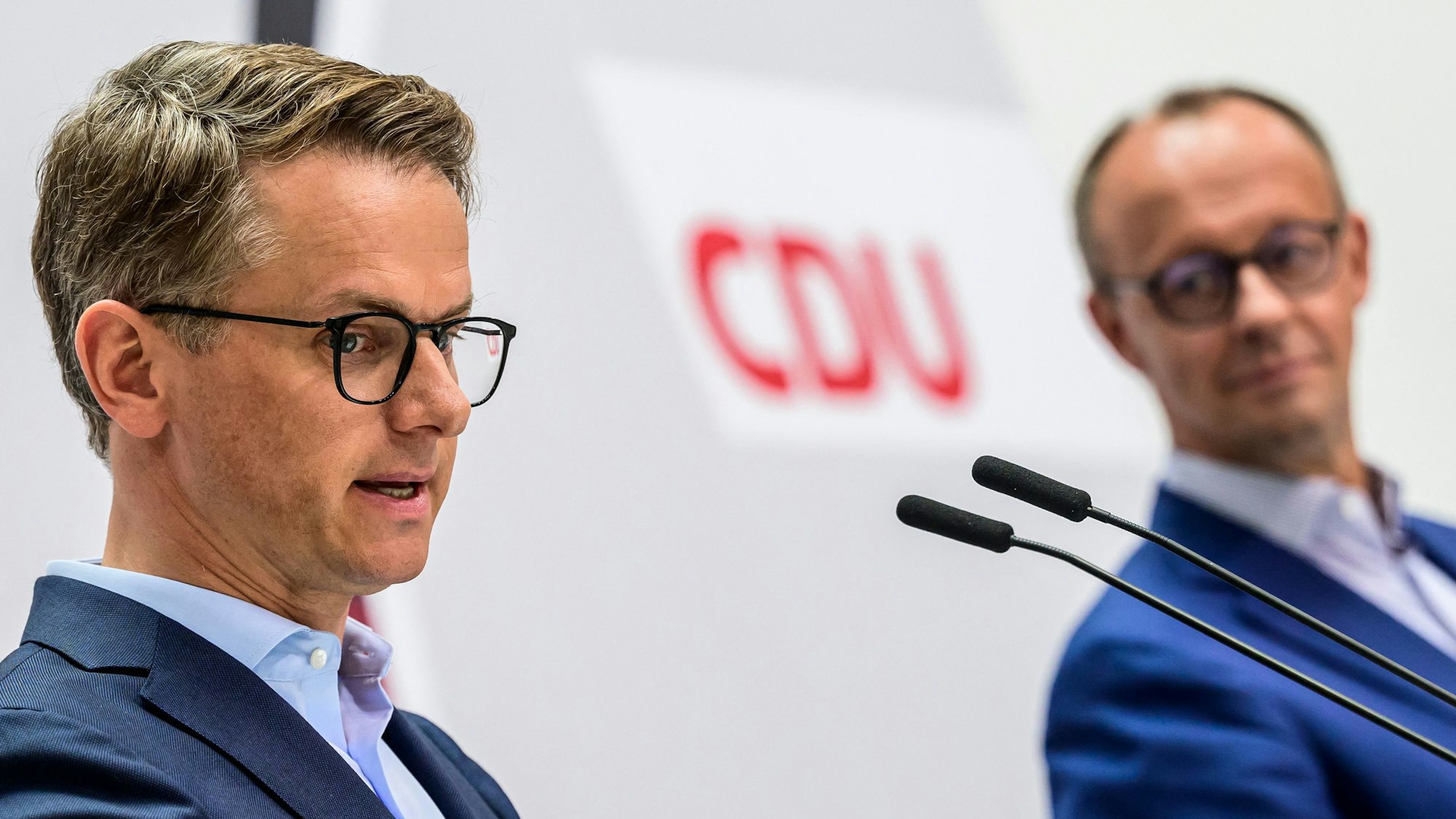 CDU-Chef Friedrich Merz (rechts) und der neue CDU-Generalsekretär Carsten Linnemann