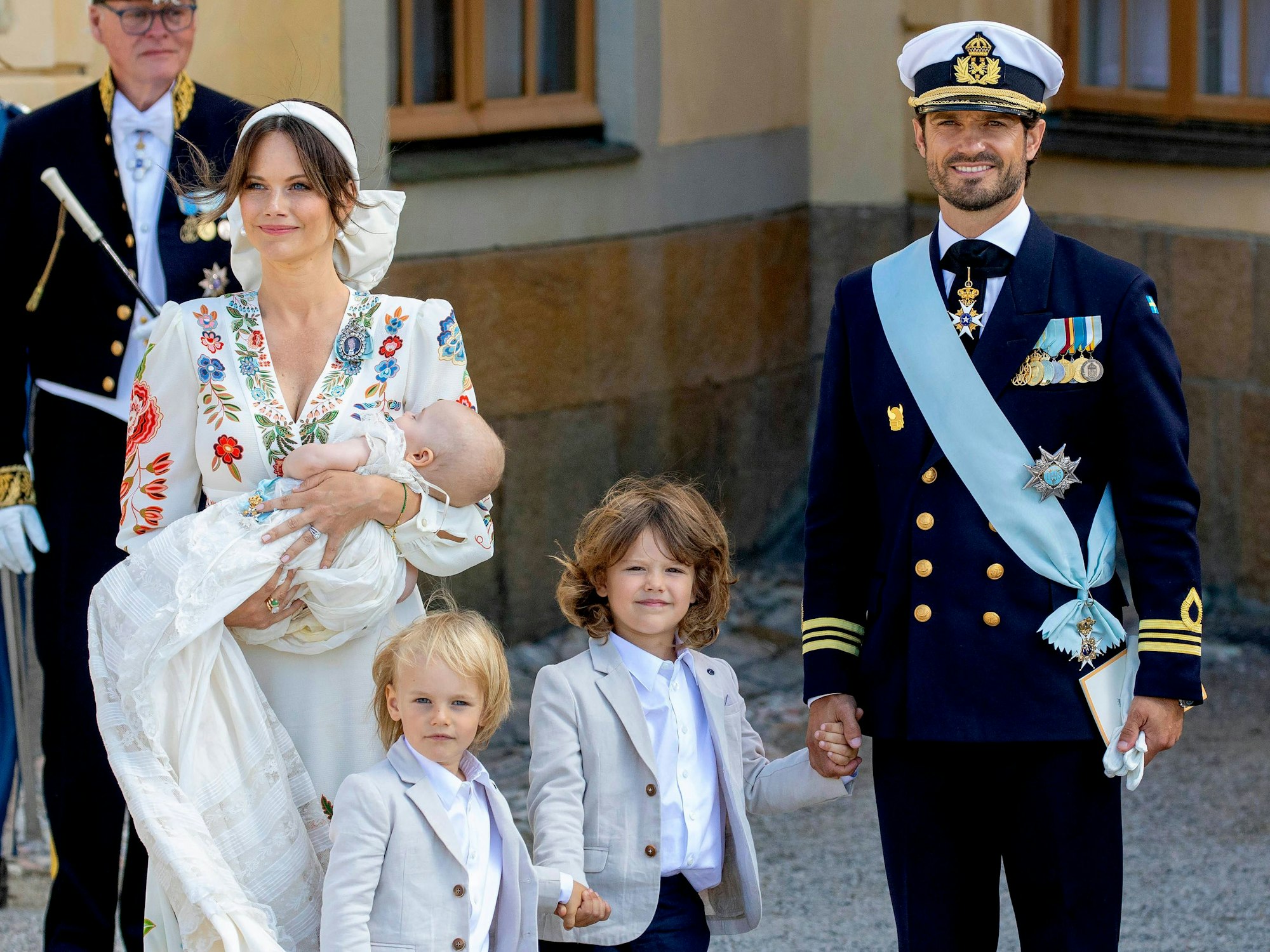 Taufe von Prinz Julian in der königlichen Kapelle von Schloss Drottningholm in Schweden. Prinz Carl Philip und Prinzessin Sofia mit Prinz Gabriel und Prinz Alexander von Schweden