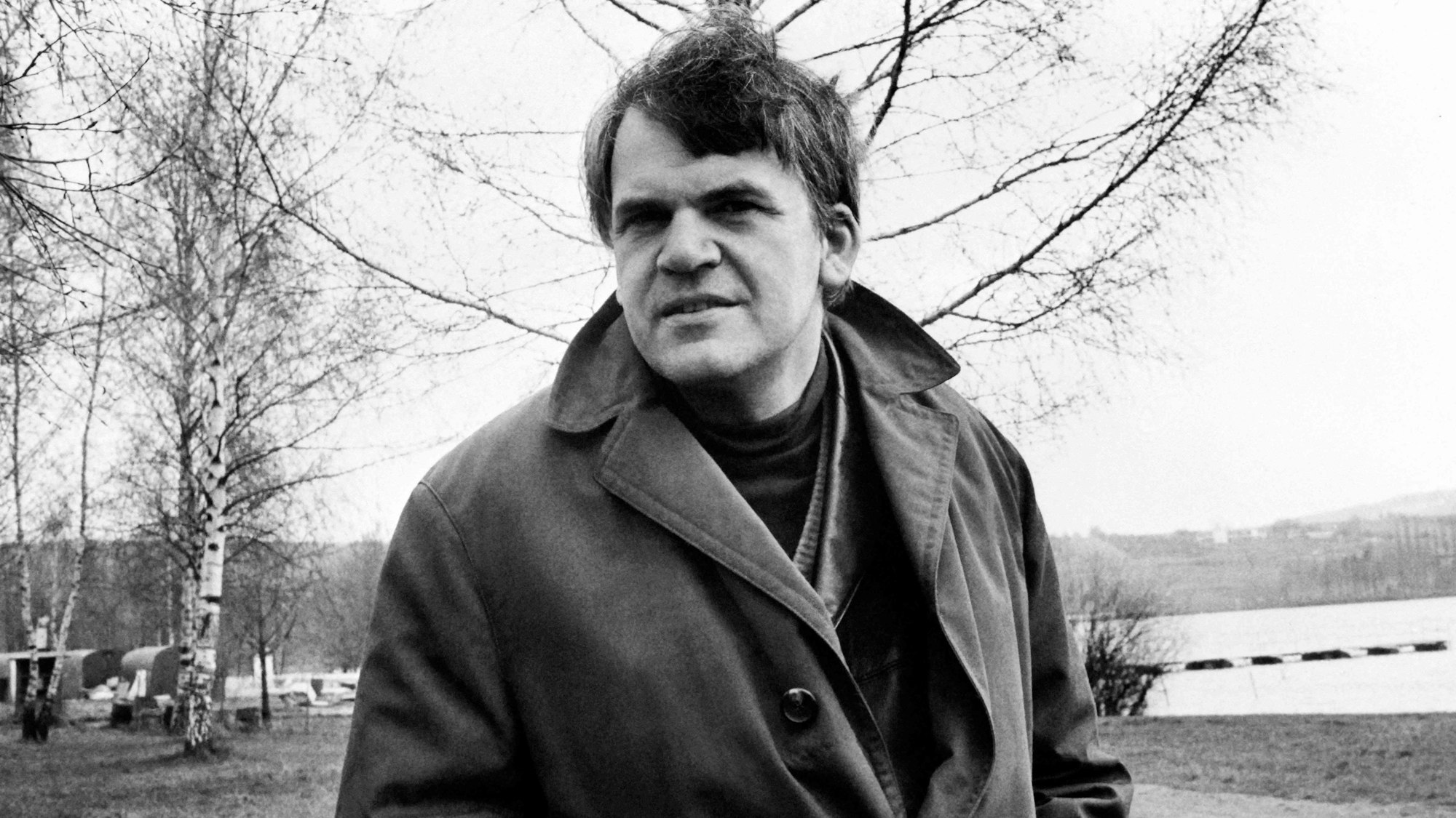 Milan Kundera im Porträt. Aufgenommen 1973.