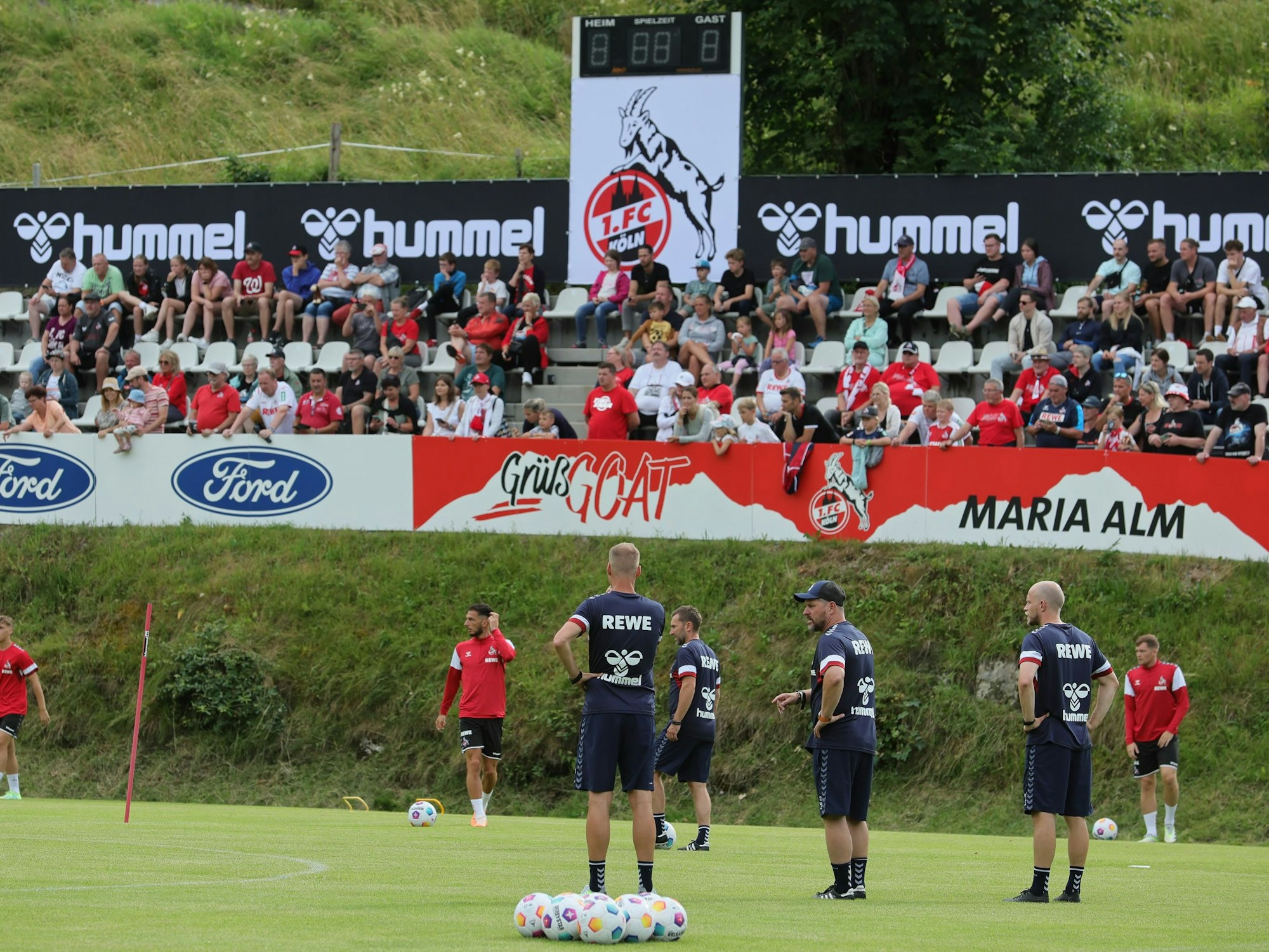 Training des 1. FC Köln in der Saisonvorbereitung im Trainingslager.