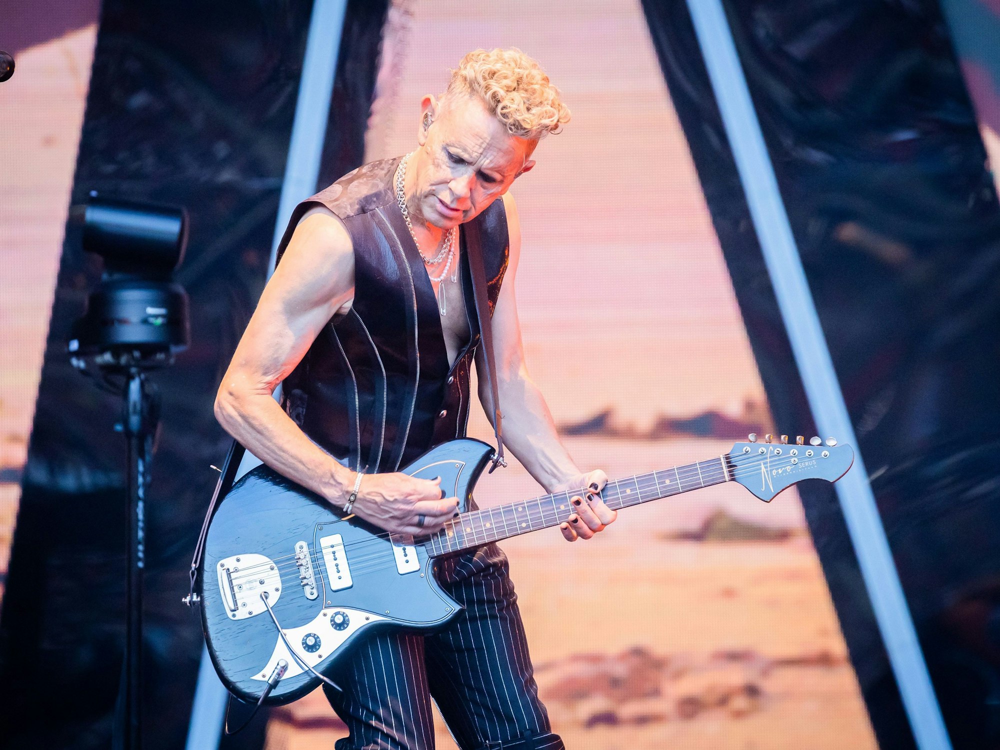 Martin Gore von Depeche Mode tritt im Olympiastadion Berlin auf.