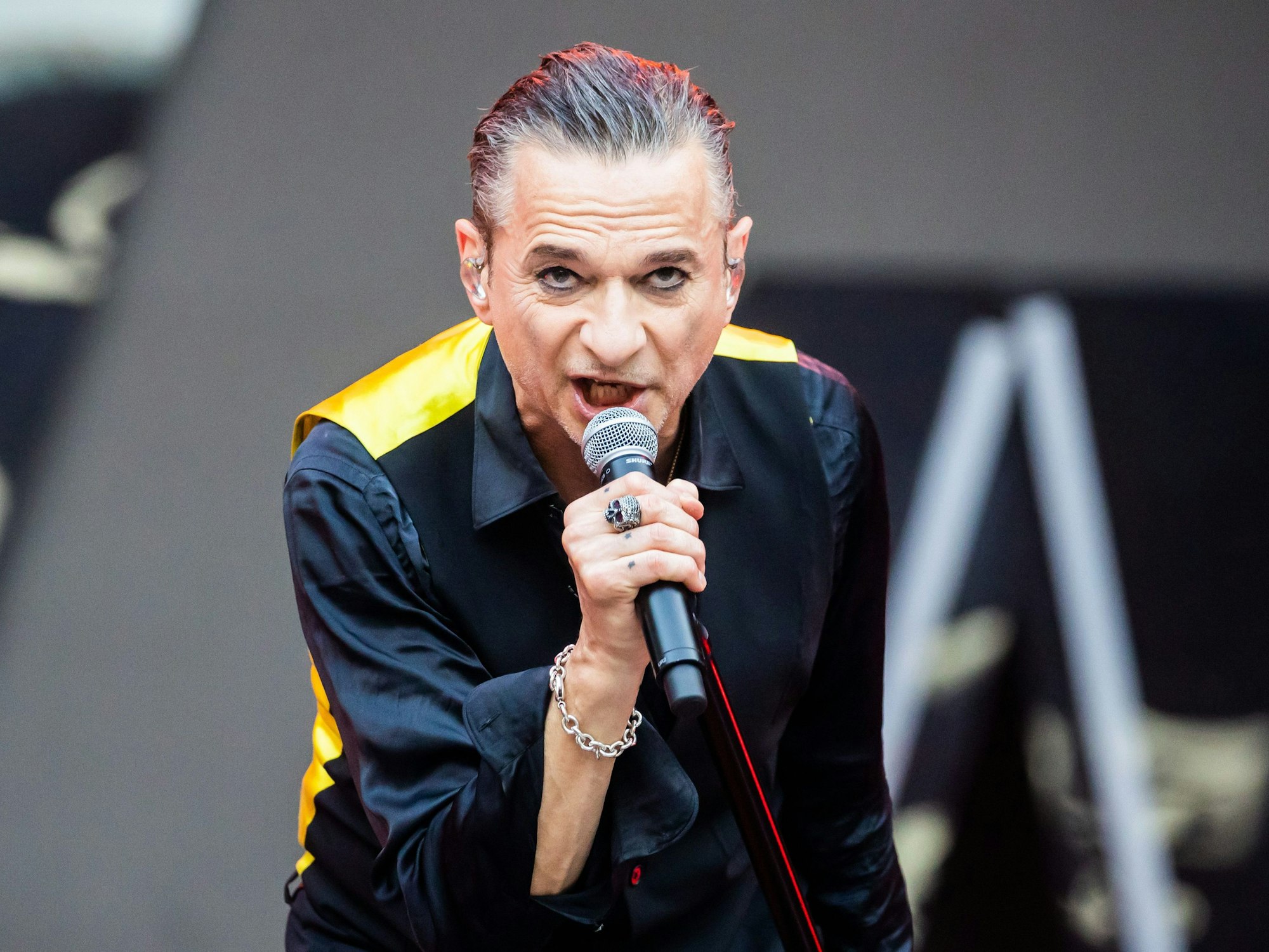 Frontmann Dave Gahan von Depeche Mode tritt im Olympiastadion Berlin auf.