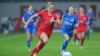 Laura Radke (l.), hier im Einsatz für Ex-Klub Turbine Potsdam am 21. Oktober 2022 gegen den SV Meppen, verstärkt in der kommenden Spielzeit die Frauenmannschaft von Borussia Mönchengladbach in der 2. Bundesliga.