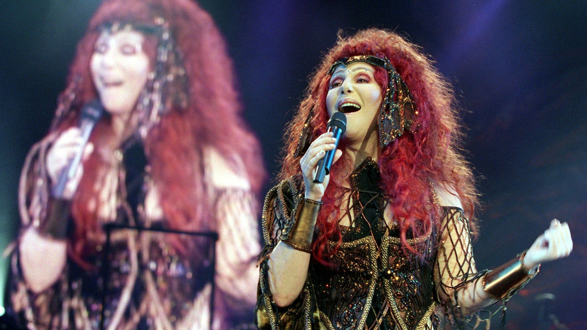 Die amerikanische Pop-Sängerin Cher startet 26.10.1999 in der Alsterdorfer Sporthalle in Hamburg ihre Deutschland-Tournee.