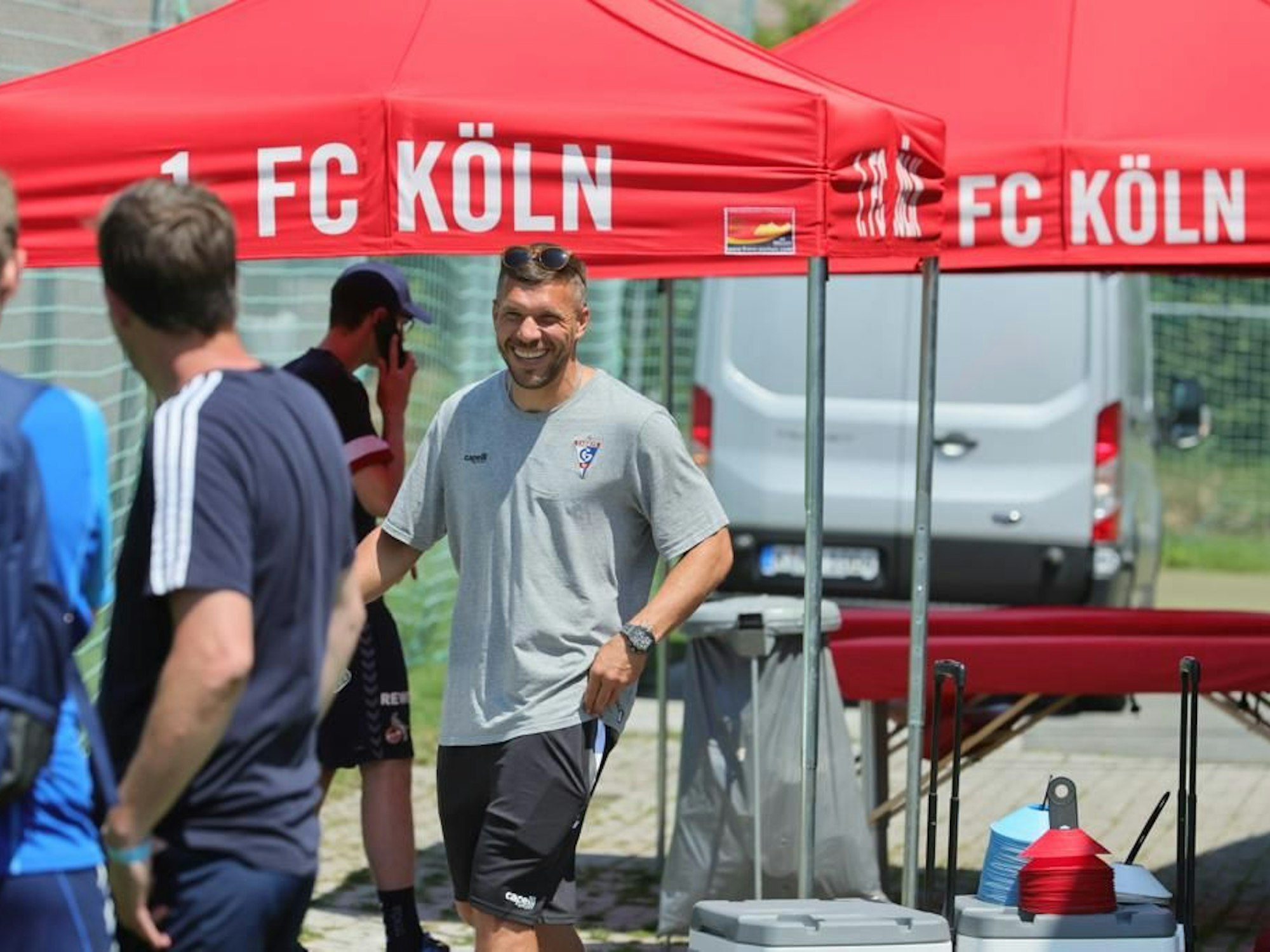 Lukas Podolski am Sonntag (16. Juli 2023) am Rande des Mini-Turniers in St. Johann in Tirol, wo er unter anderem gegen den 1. FC Köln spielt.