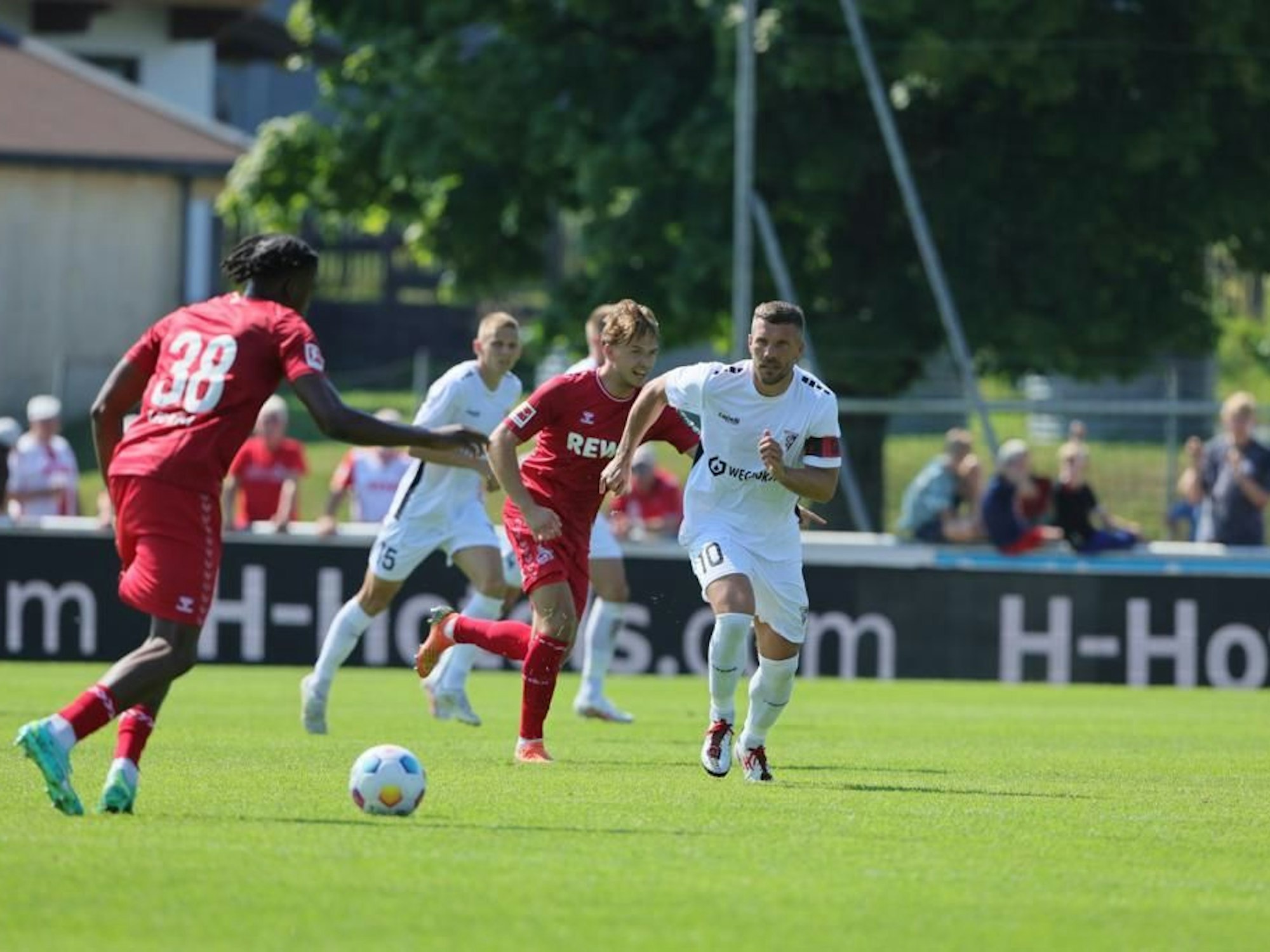 Lukas Podolski im Testspiel gegen den 1. FC Köln.