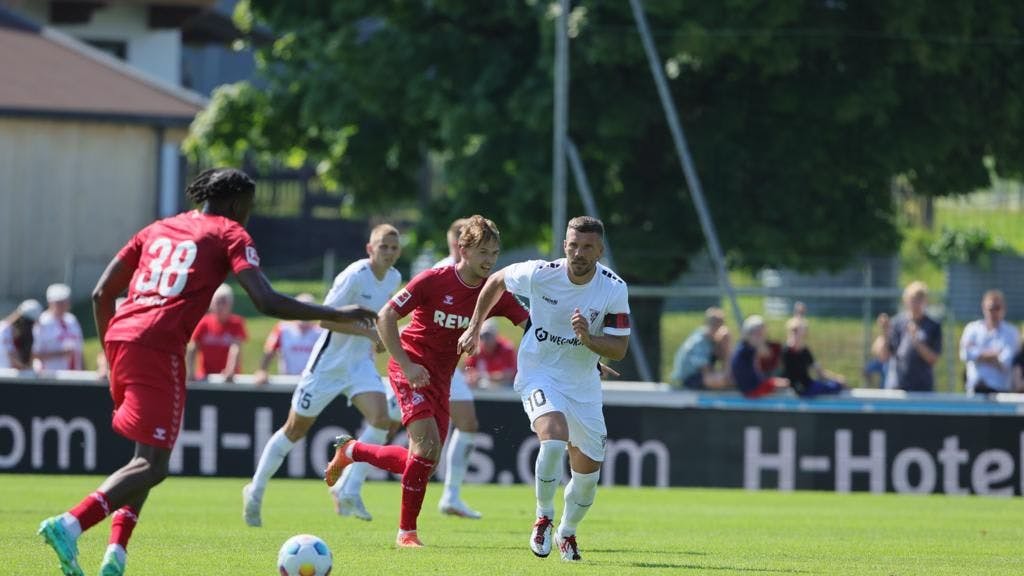 Der 1. FC Köln im Spiel gegen den Klub von Lukas Poldolski.