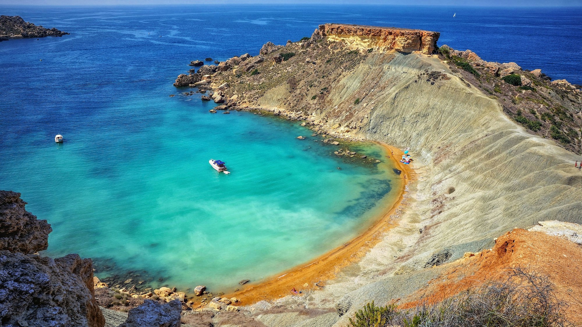 Ein Strand auf Malta.