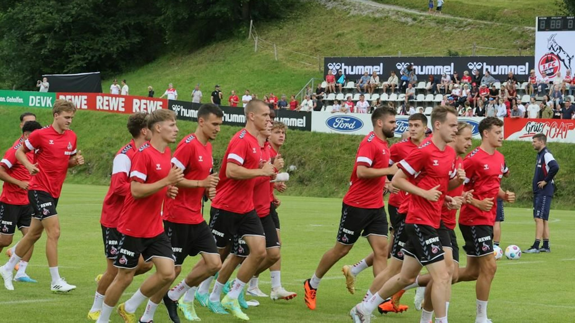 Die Mannschaft des 1. FC Köln beim Training am Mittwoch (19. Juli 2023) in Maria Alm.