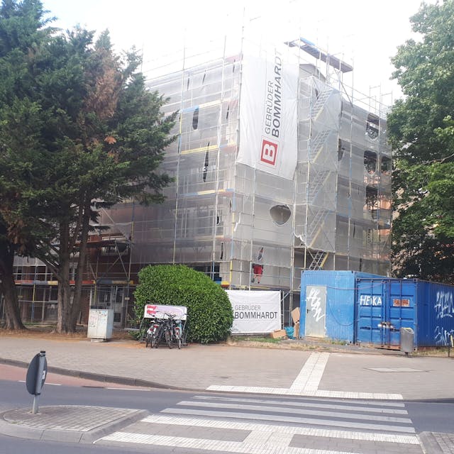 Die Aachener Siedlungs- und Wohnungsgesellschaft stockt ihre Wohnhäuser im Viertel entlang der Escher Straße auf.