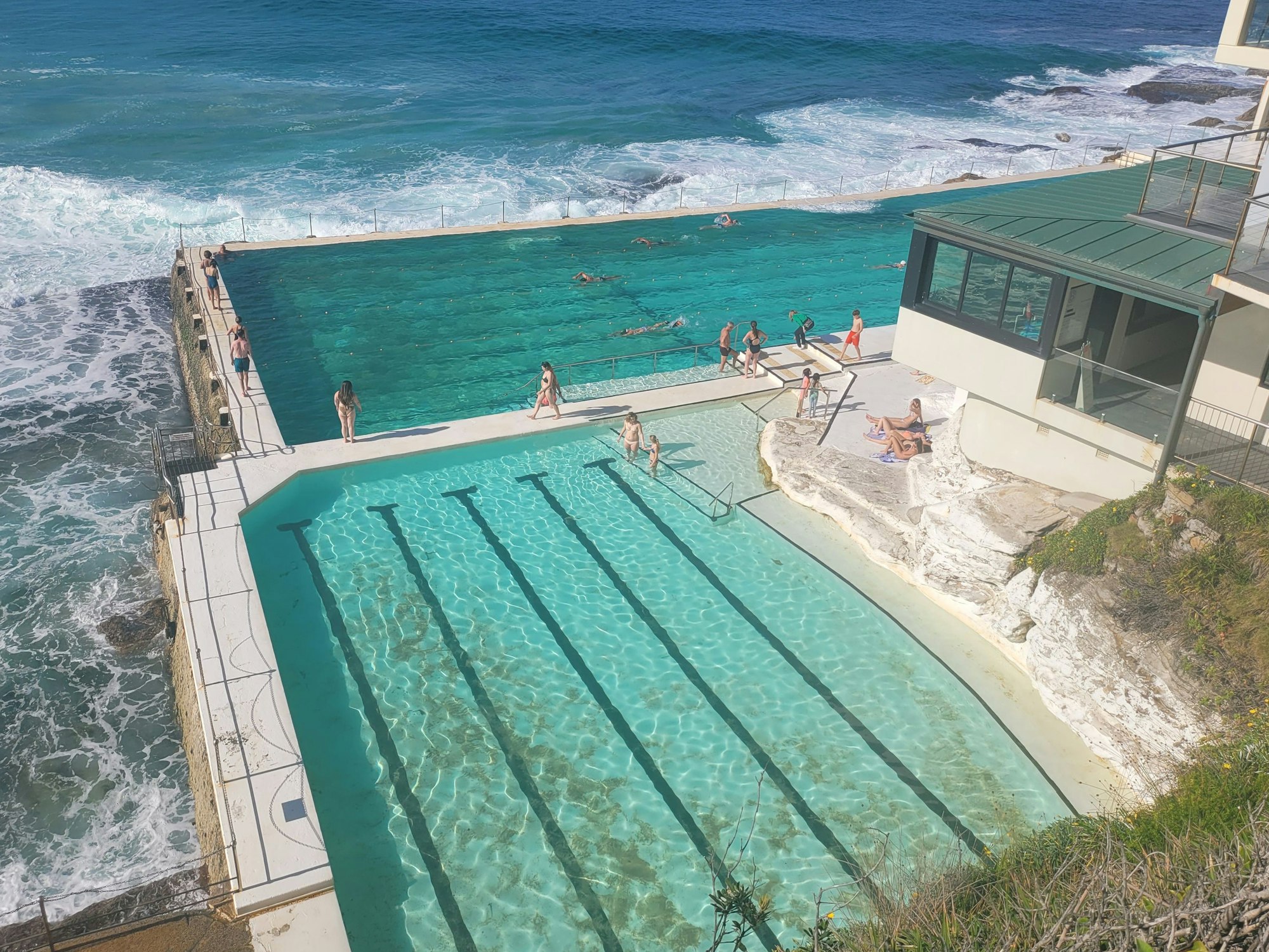 Ocean Pools im Juli 2023 am Bondi Beach in Sydney