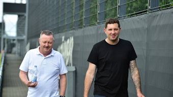 Sport-Geschäftsführer Roland Virkus (l.) und Sportdirektor Lizenz Nils Schmadtke beim Training vom Borussia Mönchengladbach am 17. Juli 2023.