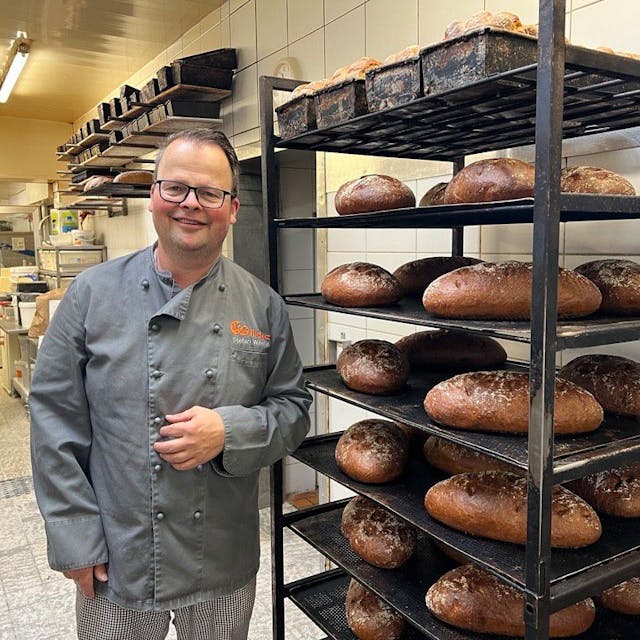 Der Bäcker, Konditor und Chocolatier Stefan Willeke in seiner Backstube in Leverkusen-Quettingen.